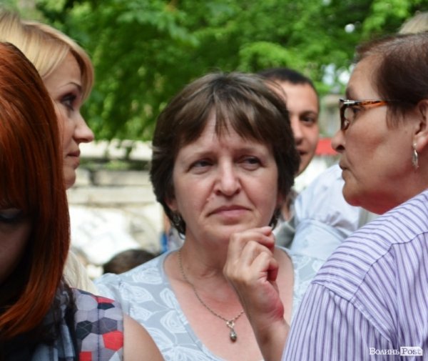 З будинку, що обвалився, виселяють людей