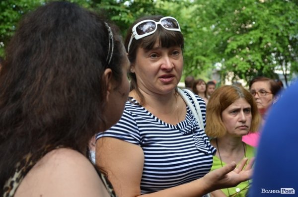 З будинку, що обвалився, виселяють людей