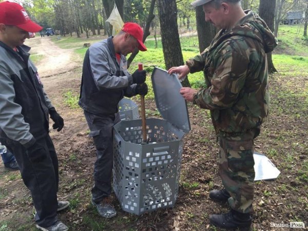 Близько тисячі людей вийшло прибирати парк 900-річчя Луцька. ФОТО. ВІДЕО