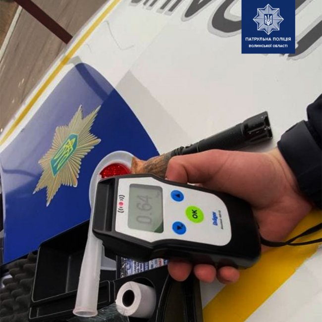 Пересів на пасажирське сидіння: у Луцьку п'яний водій хотів обдурити патрульних. ФОТО