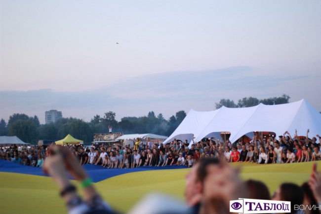 На «Бандерштаті» розгорнули найбільший прапор України