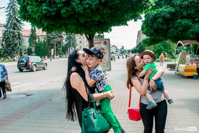 Щиро та чуттєво: День поцілунку у Луцьку. ФОТО