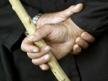 На Волині палицею побили іноземця