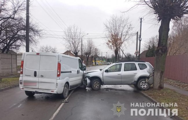 У Луцьку зіткнулись дві автівки: в аварії постраждала неповнолітня