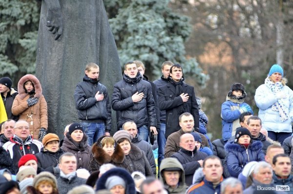 Віче на луцькому Євромайдані. ФОТО