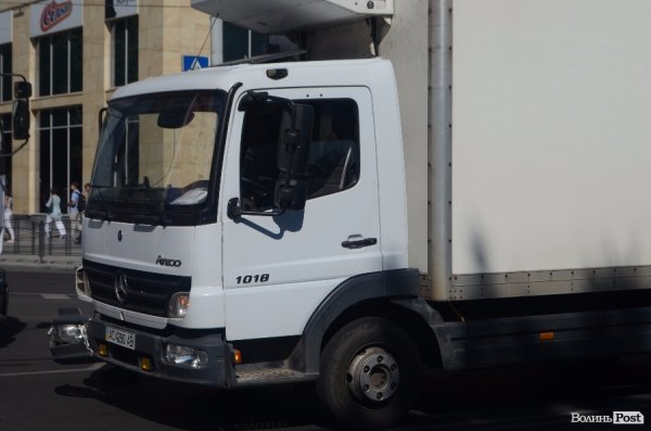 Біля ЦУМу ДТП: не розминулися дві автівки. ФОТО