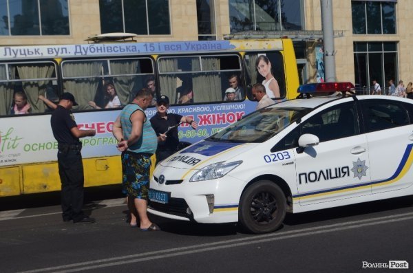 Біля ЦУМу ДТП: не розминулися дві автівки. ФОТО