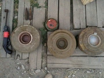На Волині в гаражному кооперативі виявили протитанкові міни. ФОТО