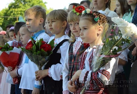Очільник нацполіції області привітав ліцеїстів з останнім дзвоником. ФОТО