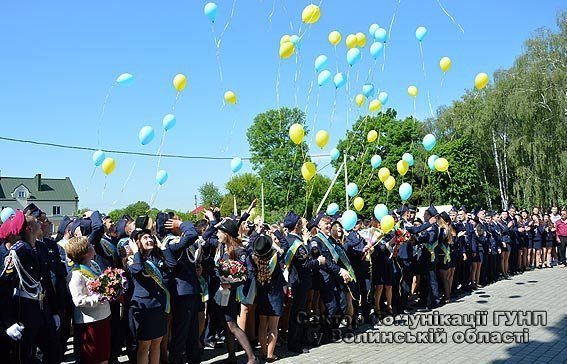 Очільник нацполіції області привітав ліцеїстів з останнім дзвоником. ФОТО