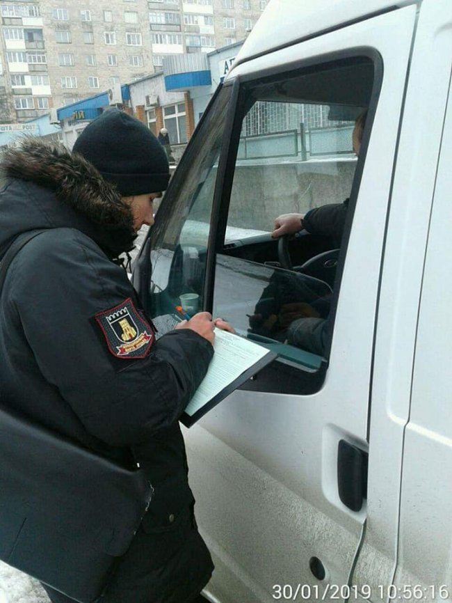 Луцькі муніципали покарали автохамів. ФОТО