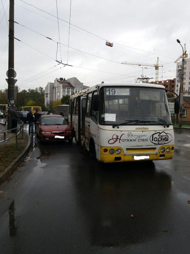 У Луцьку за 3 години - 6 аварій. ФОТО