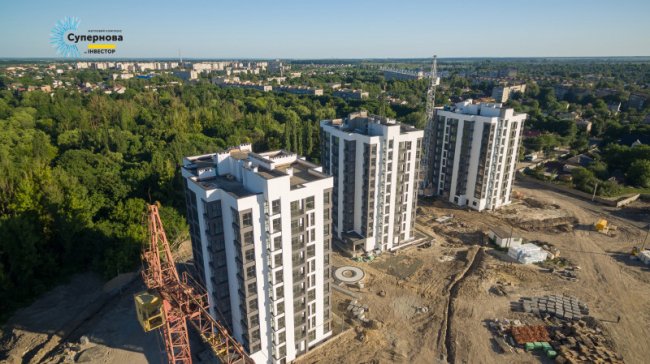 Вид на перші три будинки згори