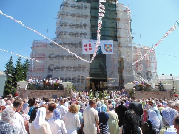 У Луцьку - святкове богослужінян за участю патріарха Філарета. ФОТО
