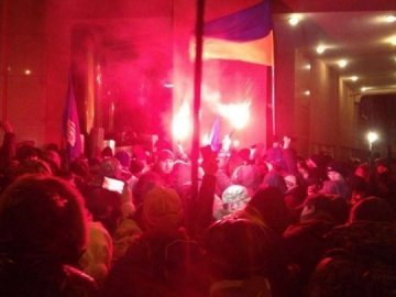 У Києві штурмували офіс Ахметова. ФОТО