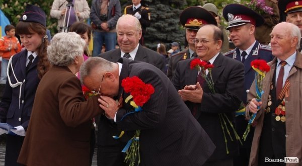 Парад Перемоги у Луцьку пройшов з комуністами і міліцією