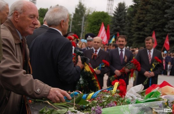 Парад Перемоги у Луцьку пройшов з комуністами і міліцією