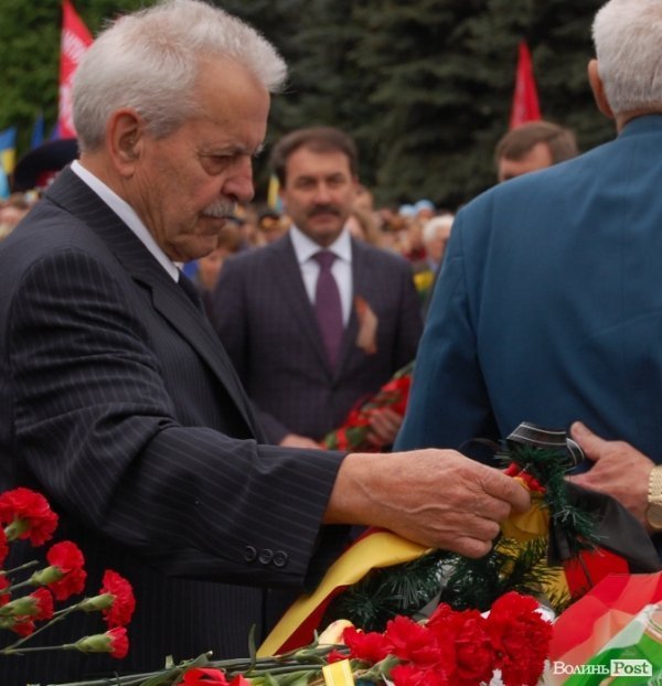 Парад Перемоги у Луцьку пройшов з комуністами і міліцією