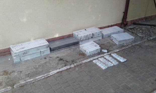 На Волині пес прикордонників винюхав тютюнову контрабанду