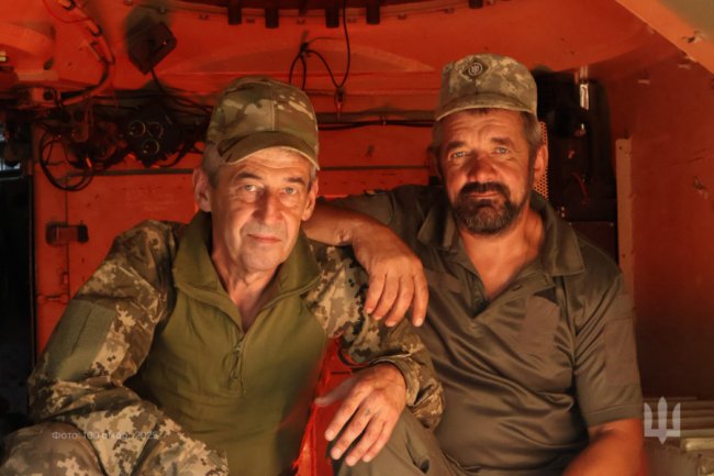 Воїни «Сталевої Сотки» 9 годин звільняли свою бронемашину від сітки-плутанки