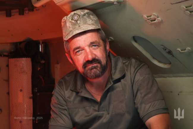 Воїни «Сталевої Сотки» 9 годин звільняли свою бронемашину від сітки-плутанки