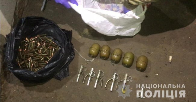 У Луцьку знайшли пакет з гранатами і сотнями патронів