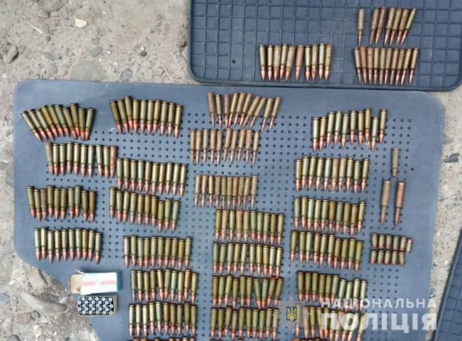 У Луцьку знайшли пакет з гранатами і сотнями патронів