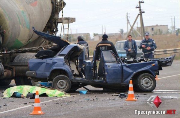 «Жигулі» врізалось в бетономішалку ‒ авто розлетілося на шматки. ФОТО