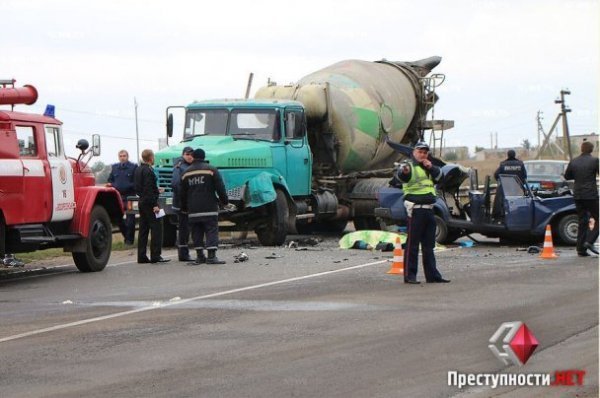 «Жигулі» врізалось в бетономішалку ‒ авто розлетілося на шматки. ФОТО
