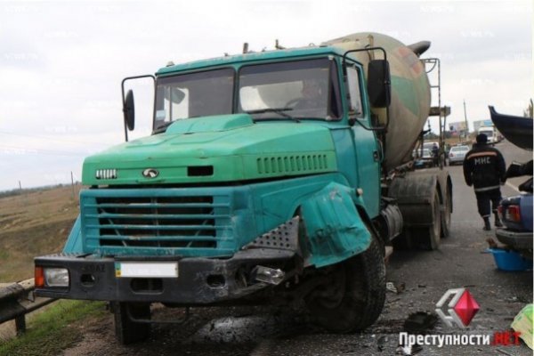 «Жигулі» врізалось в бетономішалку ‒ авто розлетілося на шматки. ФОТО