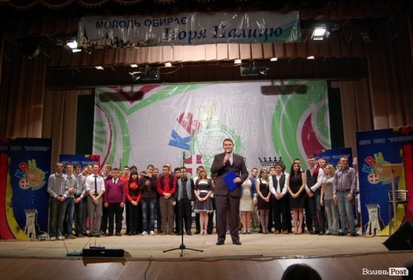 У Луцьку на КВНі із заступника луцького мера «зняли» джинси. ФОТО