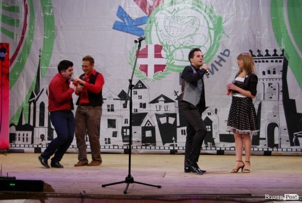 У Луцьку на КВНі із заступника луцького мера «зняли» джинси. ФОТО