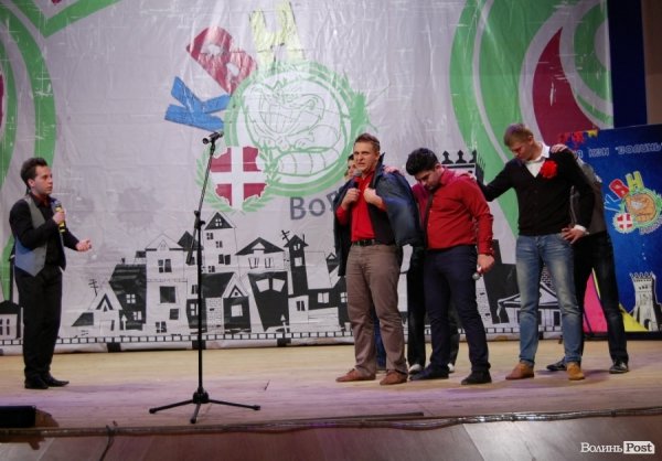 У Луцьку на КВНі із заступника луцького мера «зняли» джинси. ФОТО