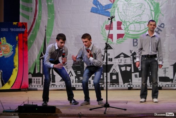 У Луцьку на КВНі із заступника луцького мера «зняли» джинси. ФОТО