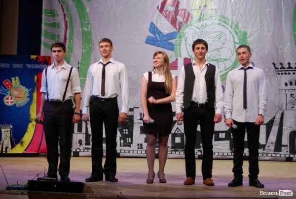 У Луцьку на КВНі із заступника луцького мера «зняли» джинси. ФОТО