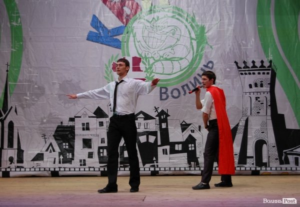 У Луцьку на КВНі із заступника луцького мера «зняли» джинси. ФОТО