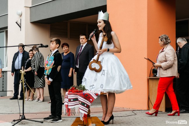 У Луцькому НВК №26 пролунав перший дзвінок. ФОТОРЕПОРТАЖ
