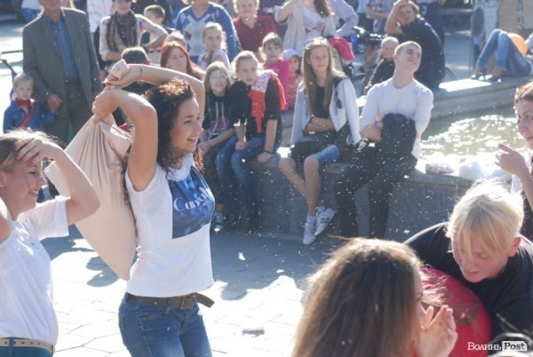 Як билися подушками в Луцьку. ФОТО