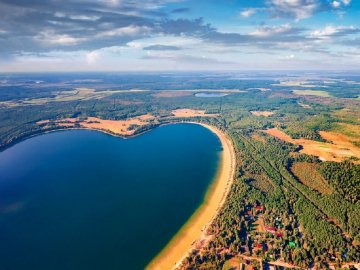 Серед туристів набирає популярності оксамитовий сезон на Світязі