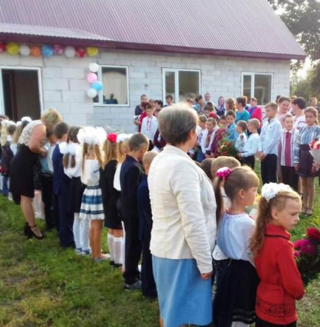 Свято першого дзвоника у Камінь-Каширському районі. ФОТО