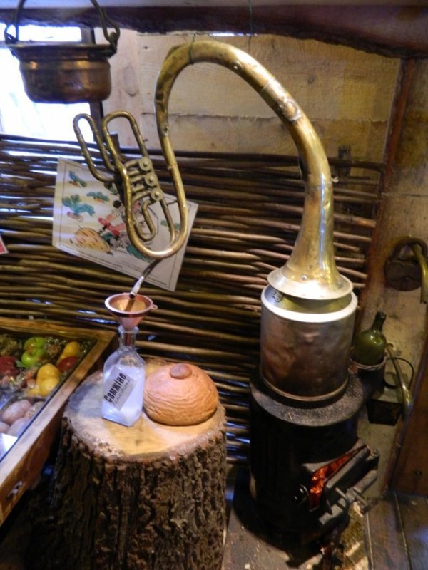 Відкрився перший в Україні  музей самогону. ФОТО