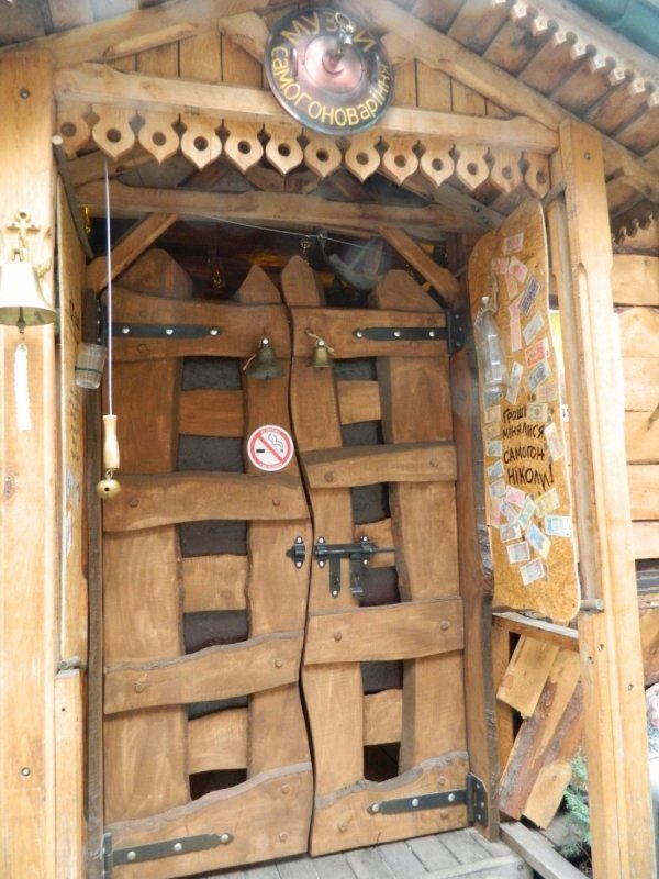 Відкрився перший в Україні  музей самогону. ФОТО