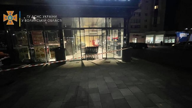 У луцькому супермаркеті виявили пакет з ртуттю: відвідувачів евакуювали. ФОТО