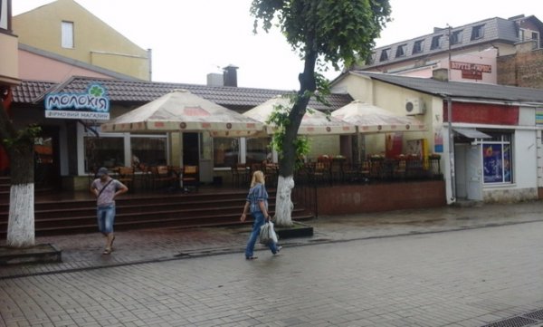 За неправильні літні майданчики муніципали видали приписи «Patio di Fiori» та «Вогнем і мечем». ФОТО