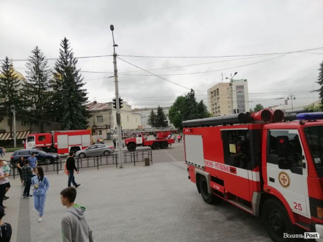 Повідомили про пожежу в луцькому ЦУМі. ФОТО