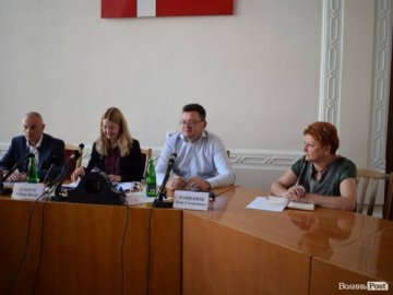 Супрун у Луцьку розповіла, як лікарів «переманюватимуть» у села