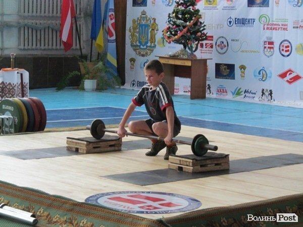 У Луцьку змагалися важкоатлети. ФОТО  
