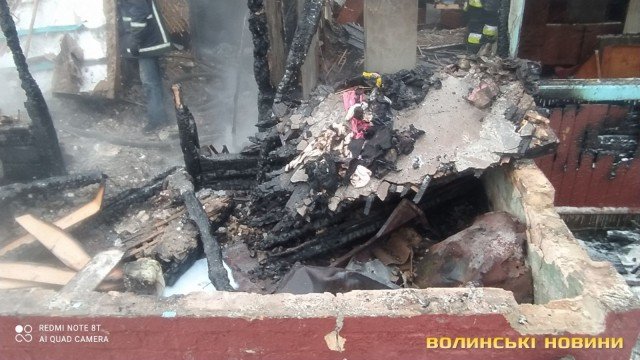 У багатодітної сім'ї згорів будинок, у який вона хотіла заселитися: необхідна допомога. ФОТО