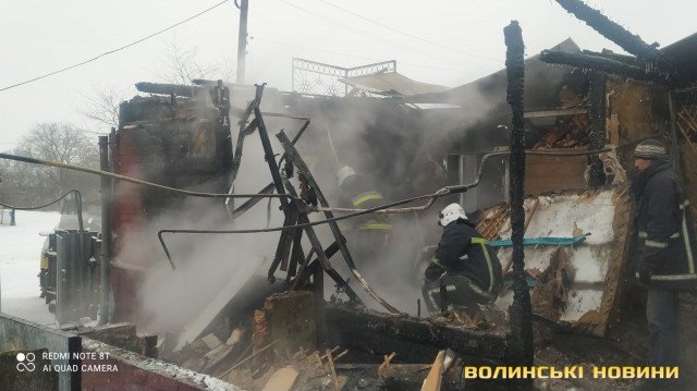 У багатодітної сім'ї згорів будинок, у який вона хотіла заселитися: необхідна допомога. ФОТО