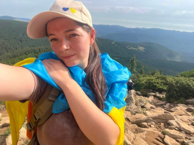 Волинянка зійшла на Говерлу в пам'ять про загиблого на війні чоловіка. ФОТО